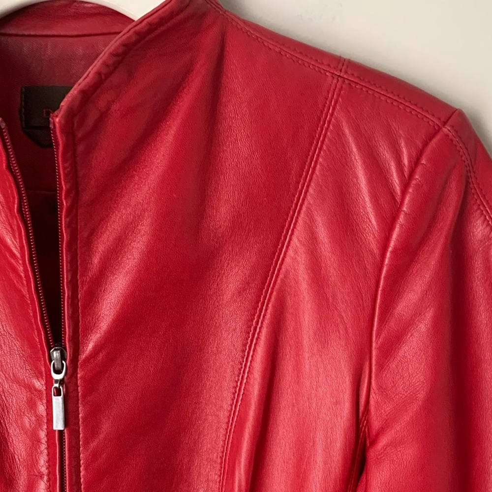 Danier deep red XS leather blazer - Picture 3 of 15